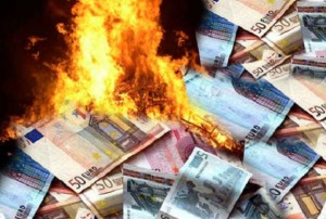 euro-soldi-bruciati